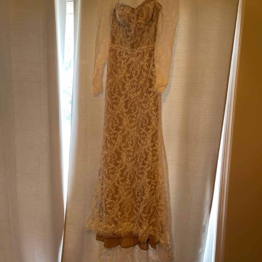 Wedding dress - Picture 4 of 6
